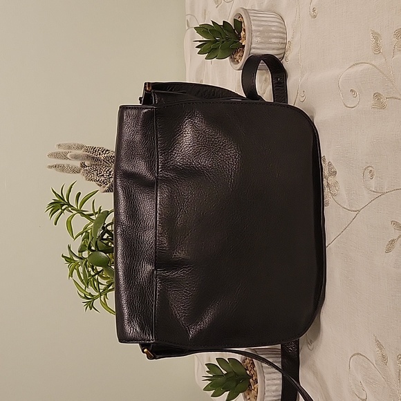 EUC vintage leather Fossil crossbody bag - Picture 2 of 16